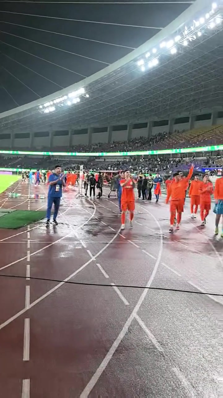 牛志明泰山队谢场视频